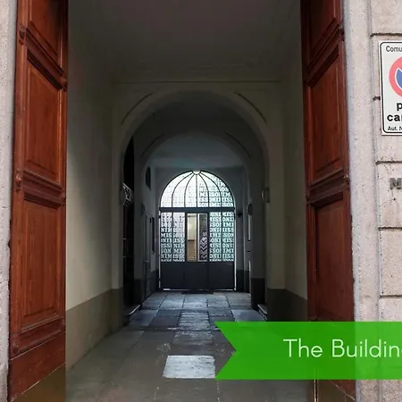 Elegant Near Brera Area Apartment *